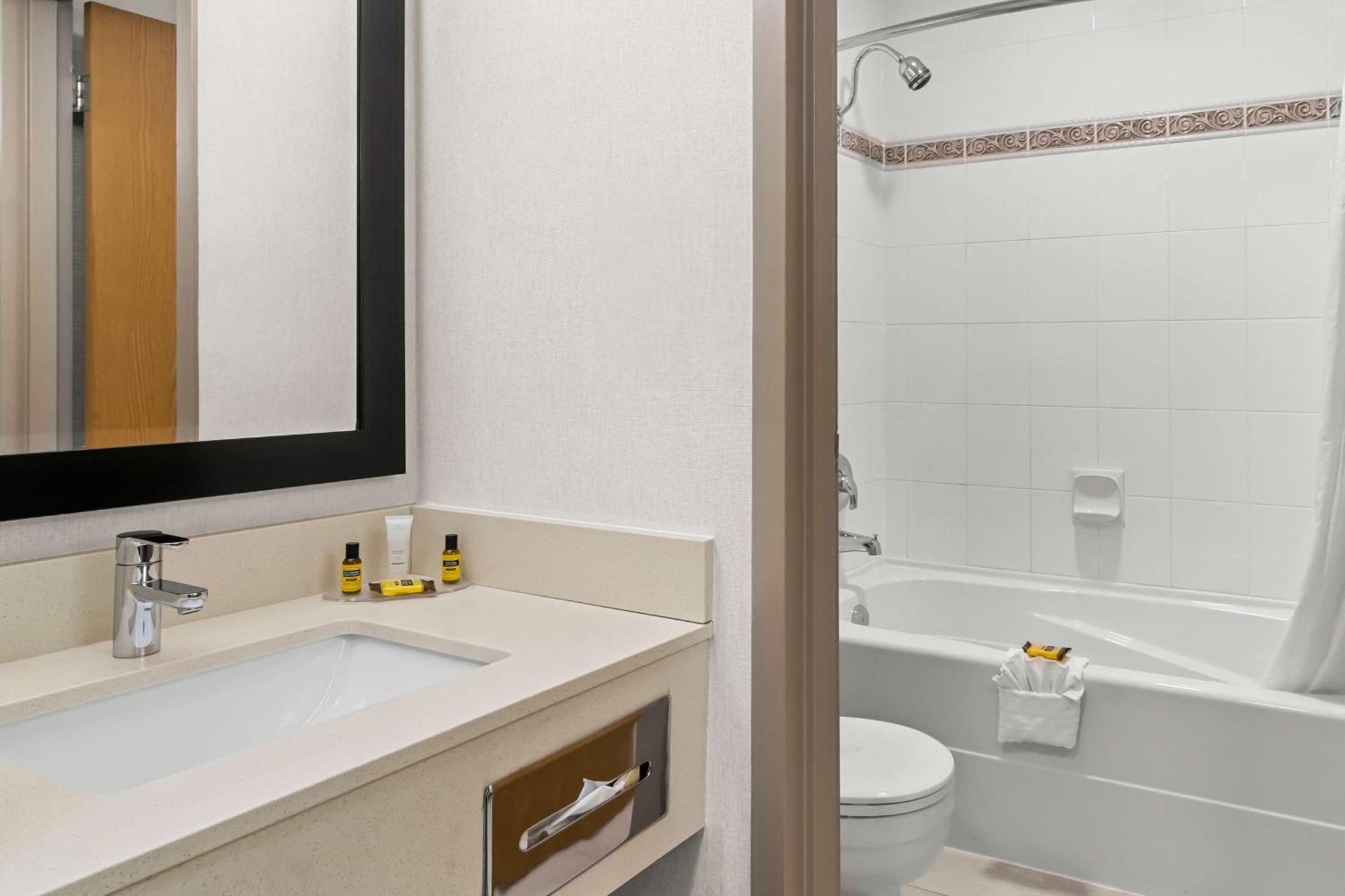 Best Western Plus Langley Inn Buitenkant foto